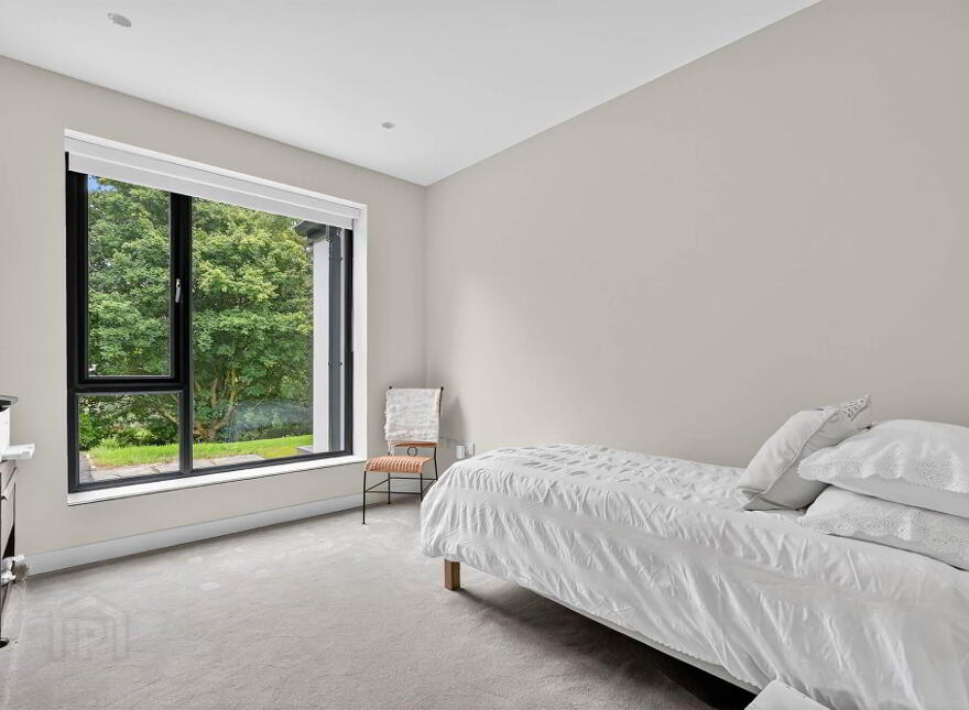 8 Ballynahatty Road, Belfast, BT8 8LE