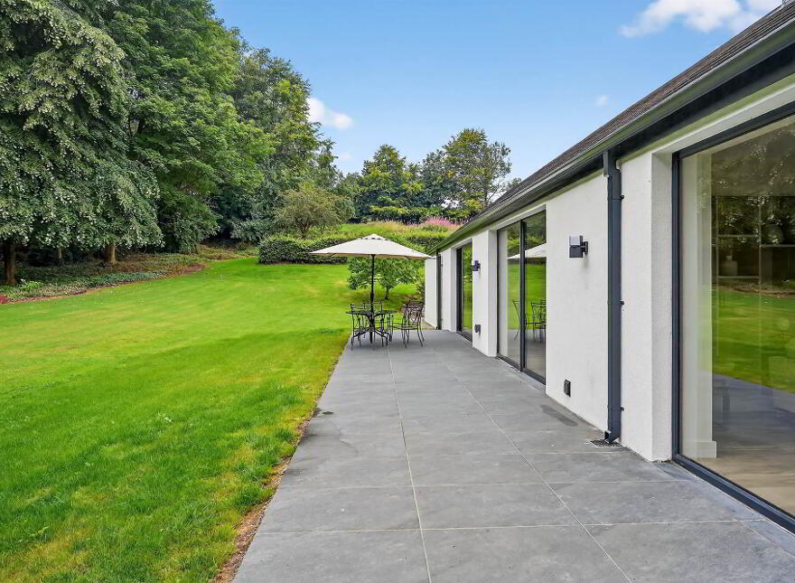 8 Ballynahatty Road, Belfast, BT8 8LE