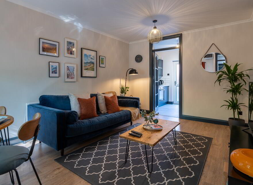 City Centre Short Term Let, Salisbury Court, Belfast, BT7 1DD