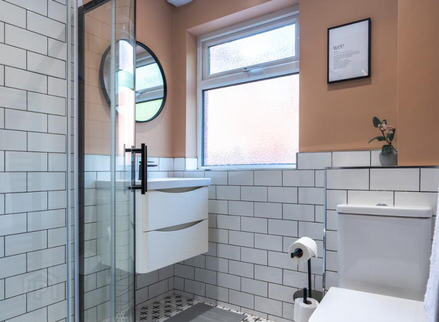 City Centre Short Term Let, Salisbury Court, Belfast, BT7 1DD