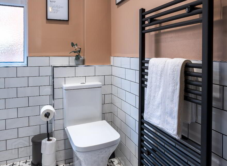 City Centre Short Term Let, Salisbury Court, Belfast, BT7 1DD