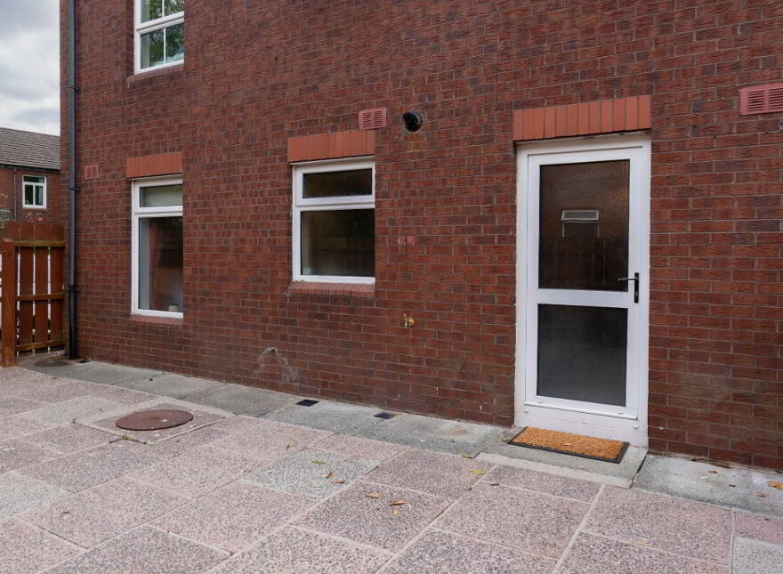 City Centre Short Term Let, Salisbury Court, Belfast, BT7 1DD