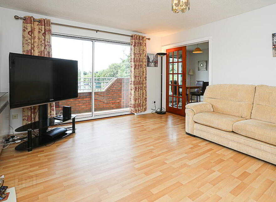 8 St Helens Court, High Street, Holywood, BT18 9SS