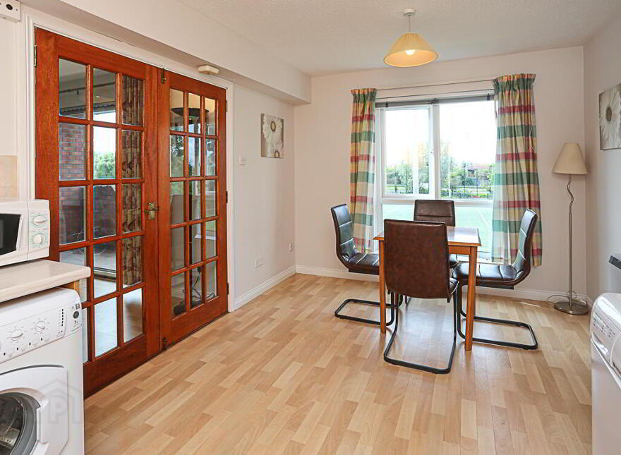8 St Helens Court, High Street, Holywood, BT18 9SS