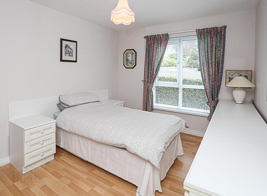 8 St Helens Court, High Street, Holywood, BT18 9SS