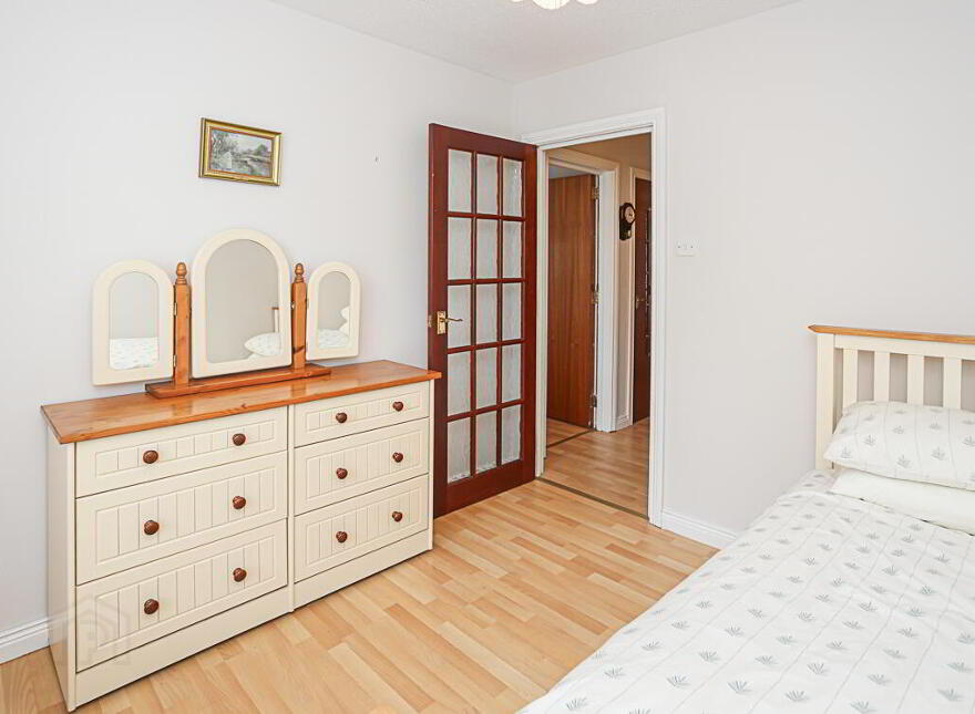 8 St Helens Court, High Street, Holywood, BT18 9SS