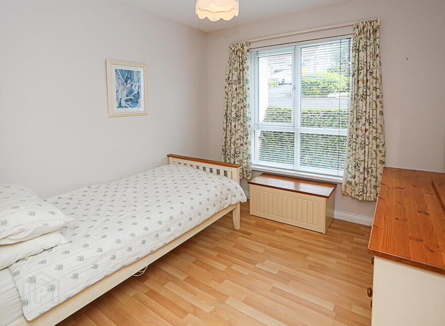 8 St Helens Court, High Street, Holywood, BT18 9SS