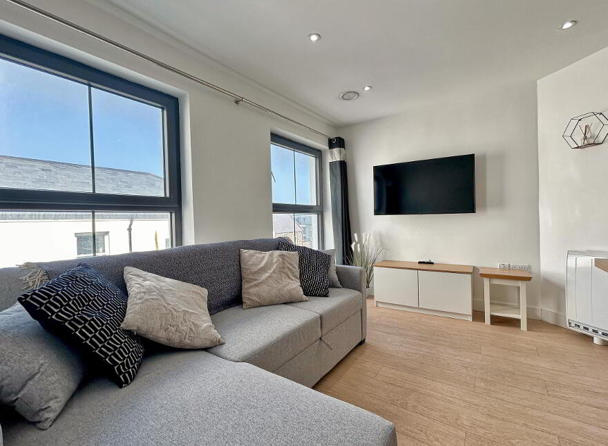 12 Coastal Links, Main Street, Portrush, BT56 8FU