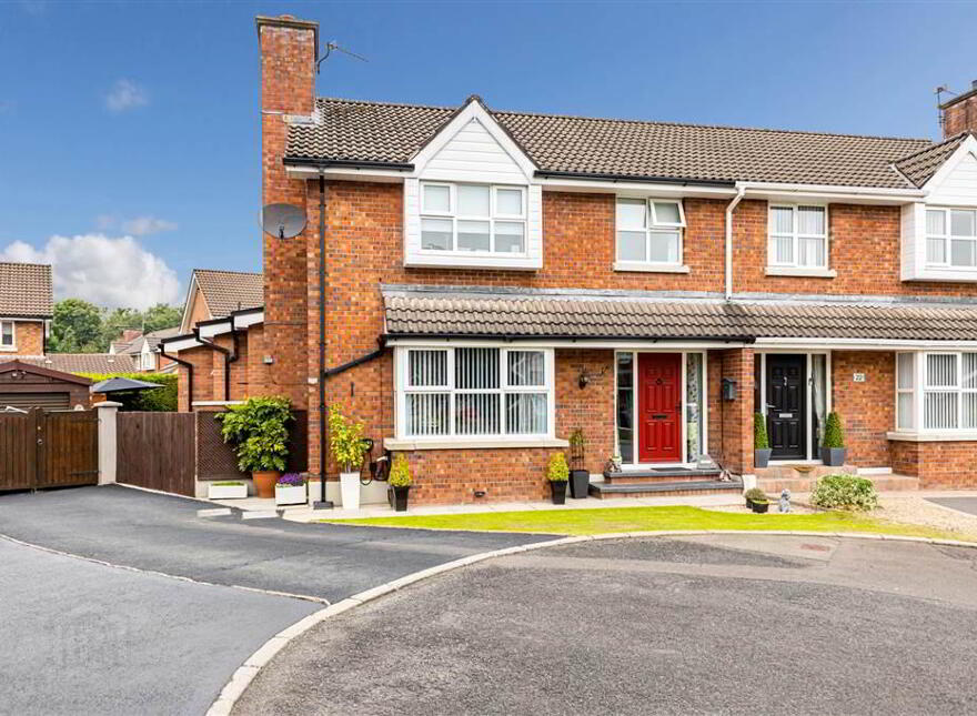 21 Knockdarragh Park, Lisburn, BT28 2XZ photo