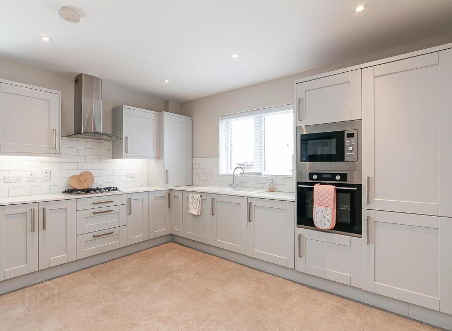 18 Ashbourne Manor, Carrickfergus, BT38 8PB
