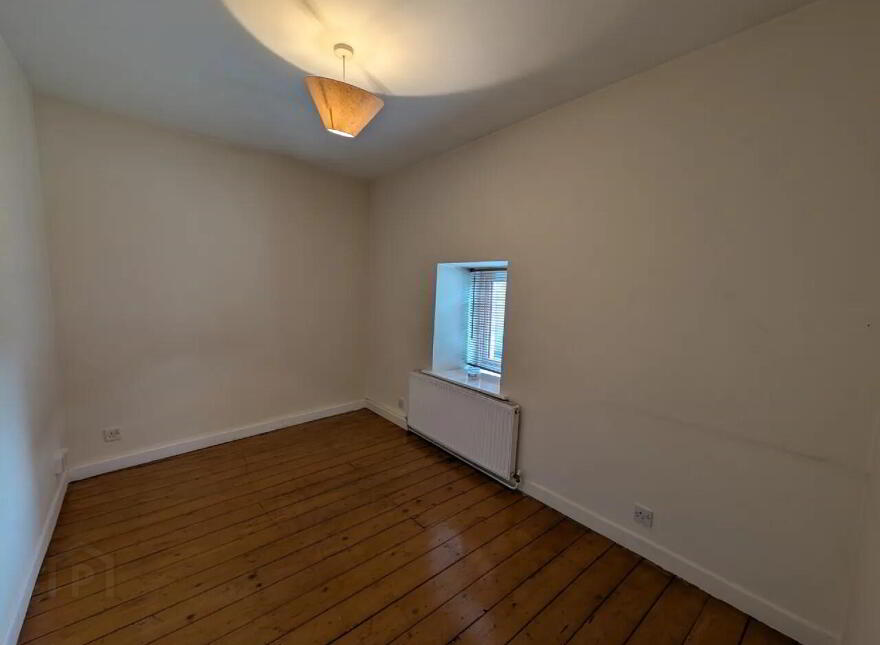 Station Road, Swinford, F12KA99