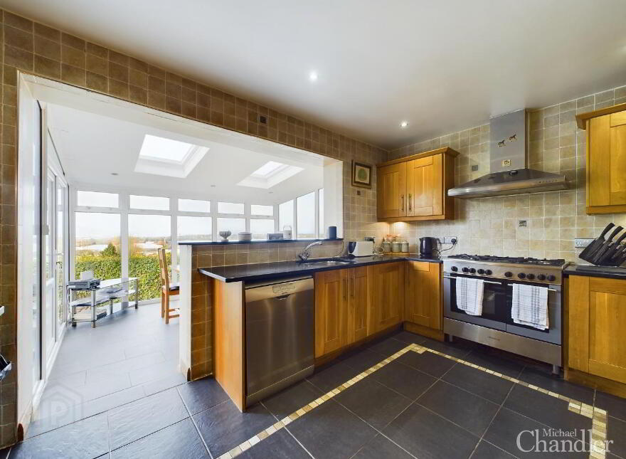 2 Castle Court, Lead Hill, Belfast, BT6 9PY