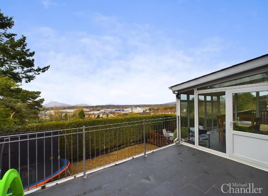 2 Castle Court, Lead Hill, Belfast, BT6 9PY