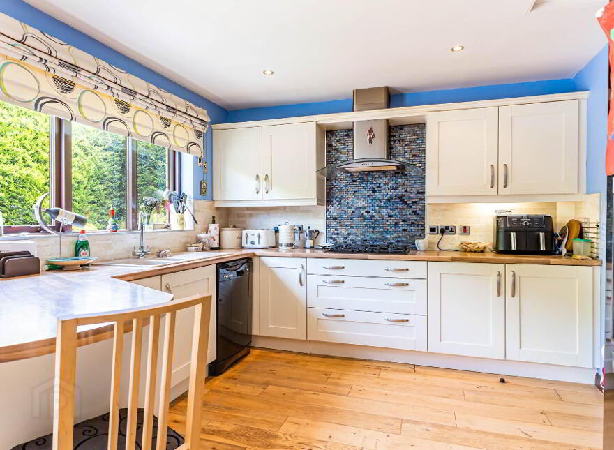 32 Laurelgrove Park, Belfast, BT8 6ZH