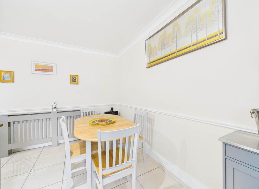 4 Riverside Mews, South Quay, Carrick-On-Suir, E32RK88