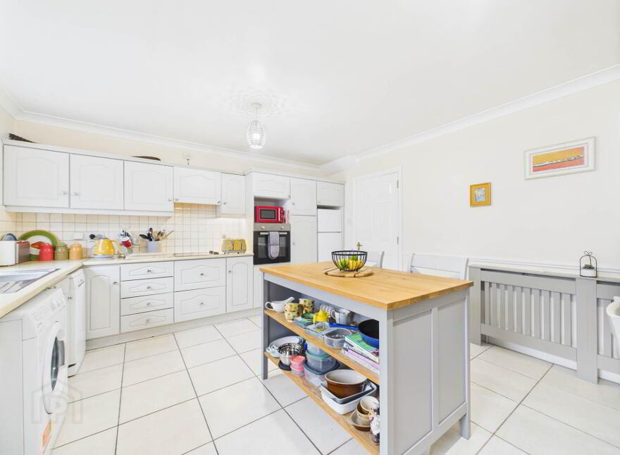 4 Riverside Mews, South Quay, Carrick-On-Suir, E32RK88