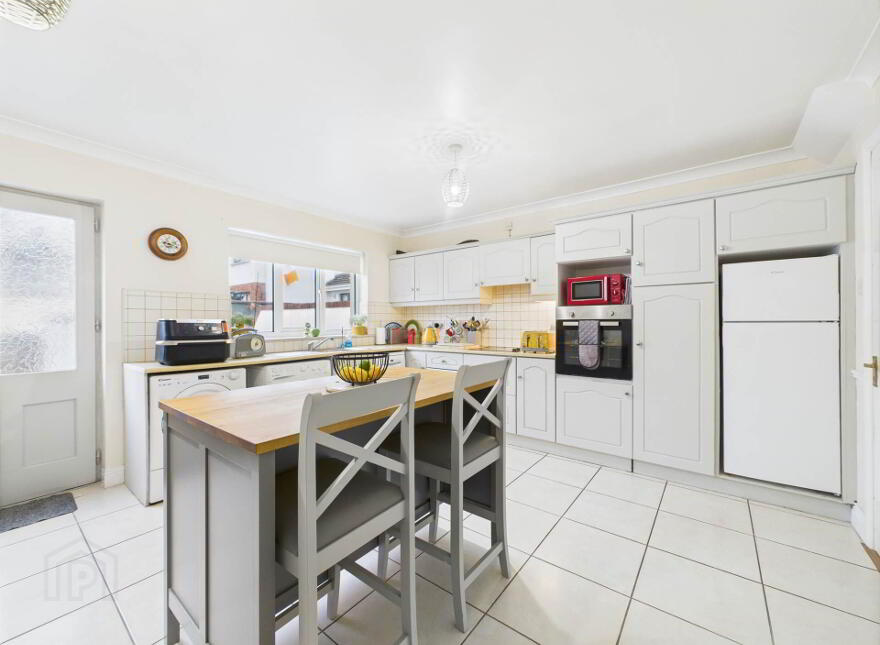 4 Riverside Mews, South Quay, Carrick-On-Suir, E32RK88