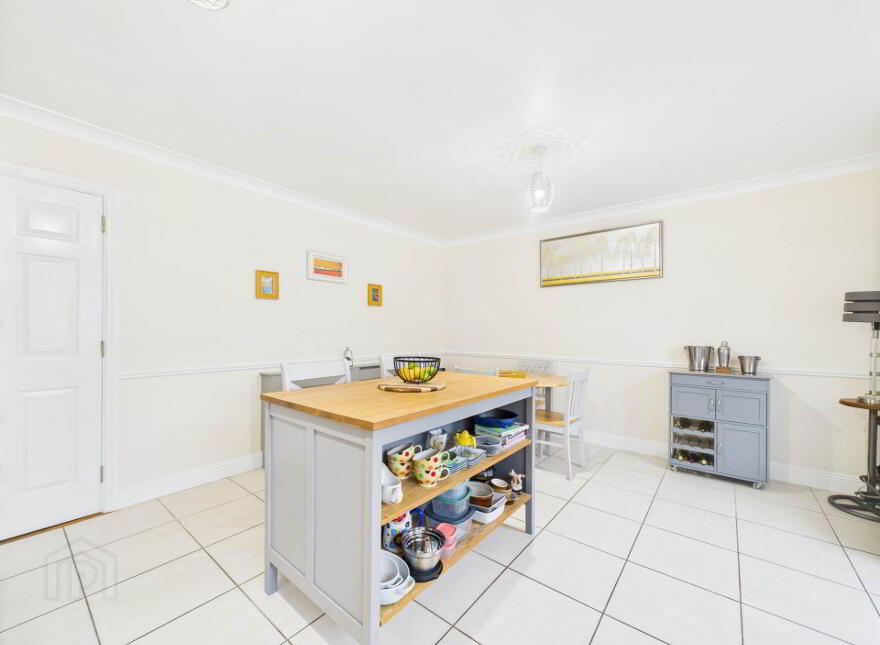 4 Riverside Mews, South Quay, Carrick-On-Suir, E32RK88