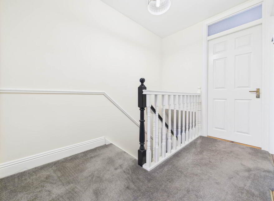 4 Riverside Mews, South Quay, Carrick-On-Suir, E32RK88