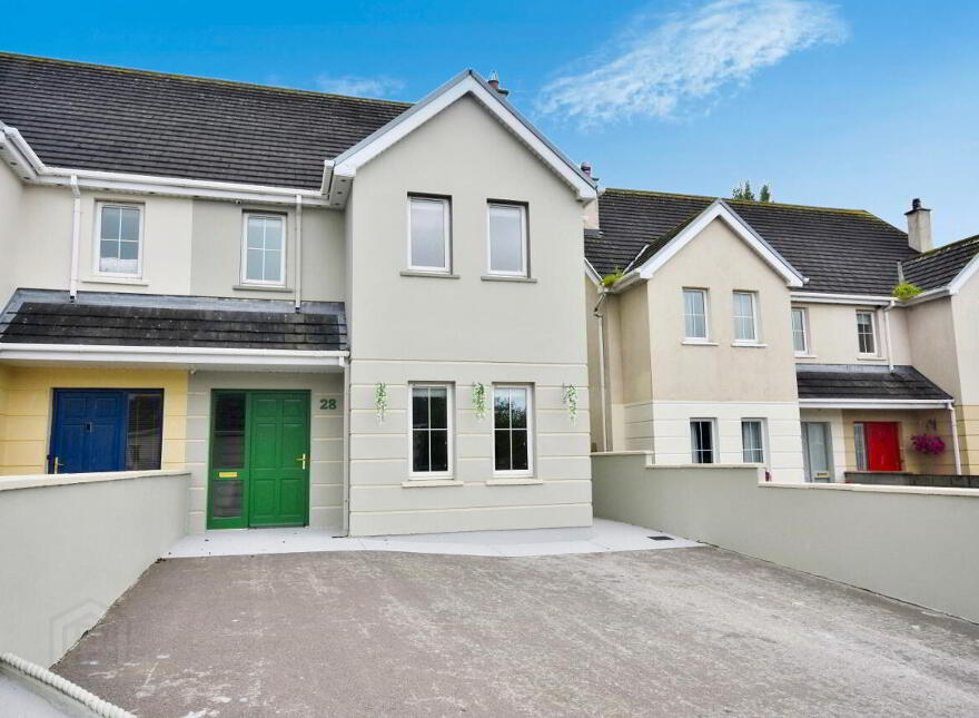 28 Cois Baile, Ballygologue Rd, Listowel, V31K160 photo