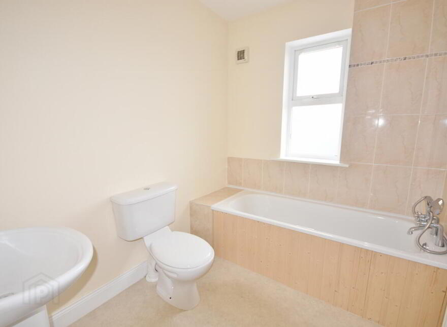 28 Cois Baile, Ballygologue Rd, Listowel, V31K160