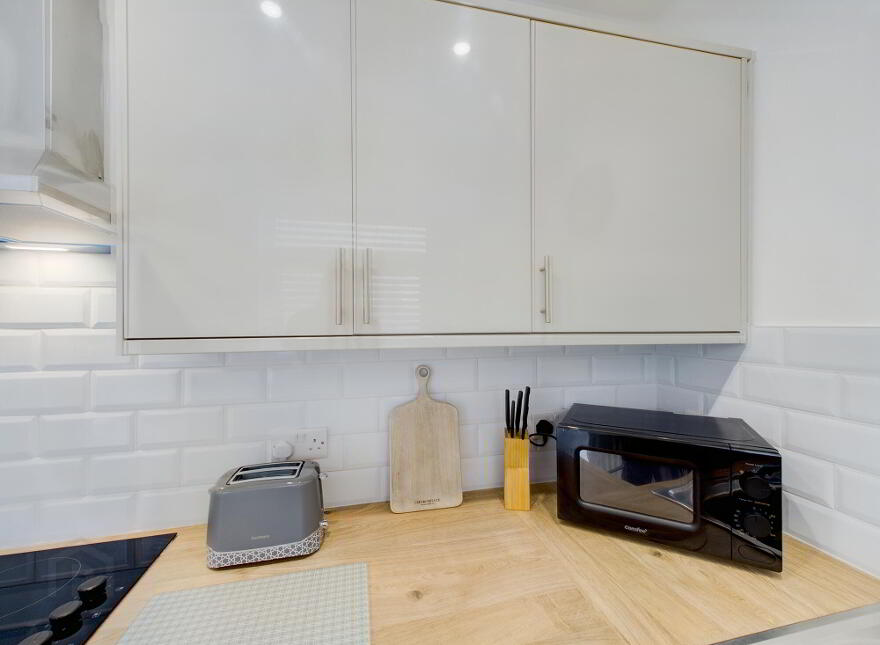 99 Broadway, Belfast, BT12 6HX