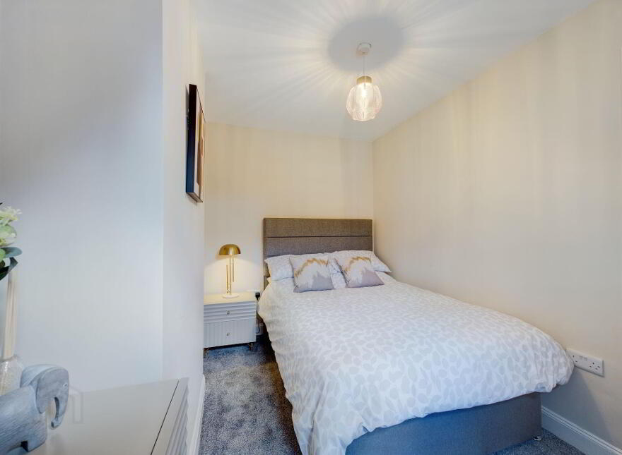 99 Broadway, Belfast, BT12 6HX