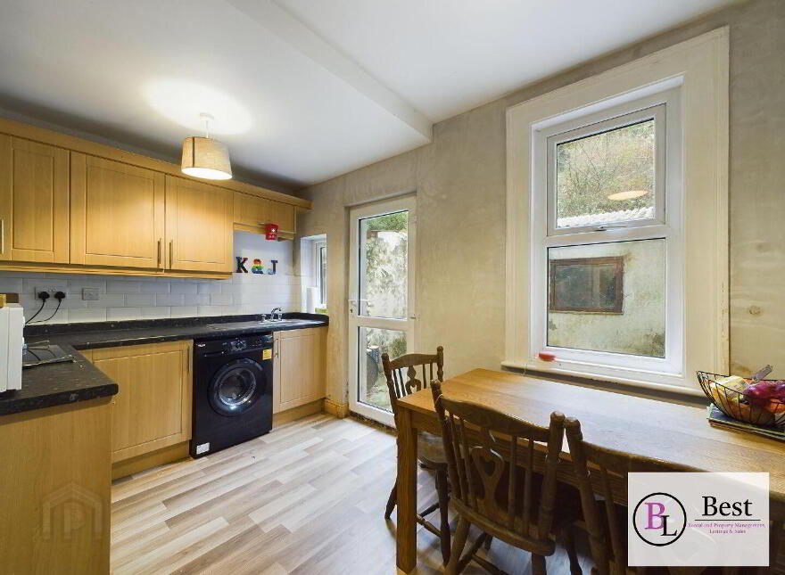 21 Bank Road, Larne, BT40 3AJ
