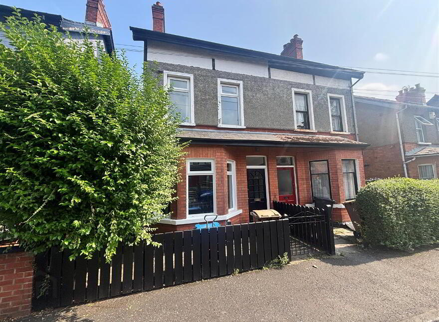 135 Henderson Avenue, Belfast, BT15 5FP photo