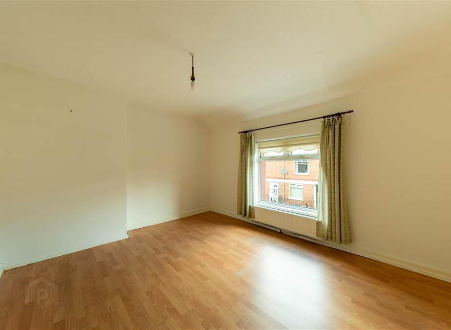 34 Beechmount Parade, Belfast, BT12 7LW