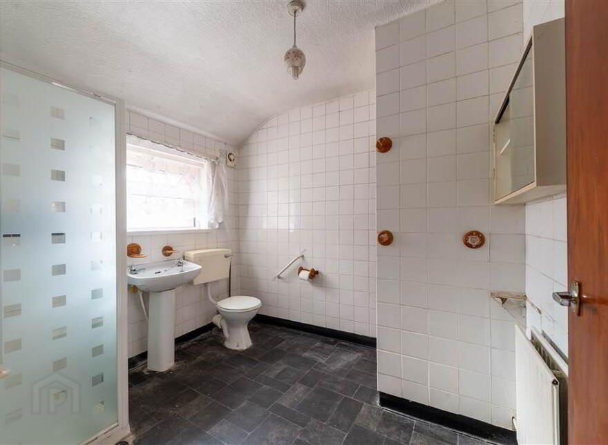 34 Beechmount Parade, Belfast, BT12 7LW