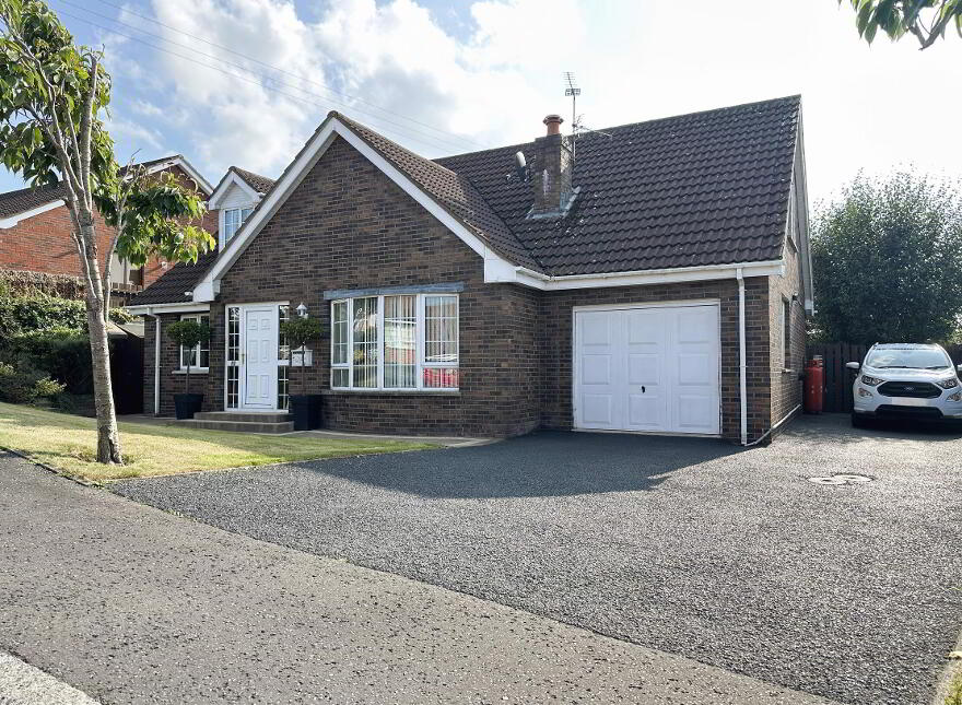 77 Rathview, Banbridge, BT32 4PY photo