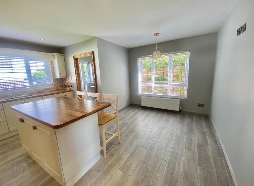 37 Woodbrook, Buncrana Road, Derry