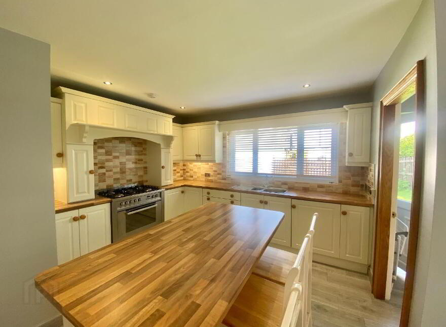 37 Woodbrook, Buncrana Road, Derry