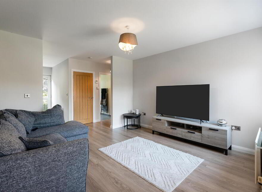 Apt 5 Glen Vale, 43 Glen Road, Comber, BT23 5LL