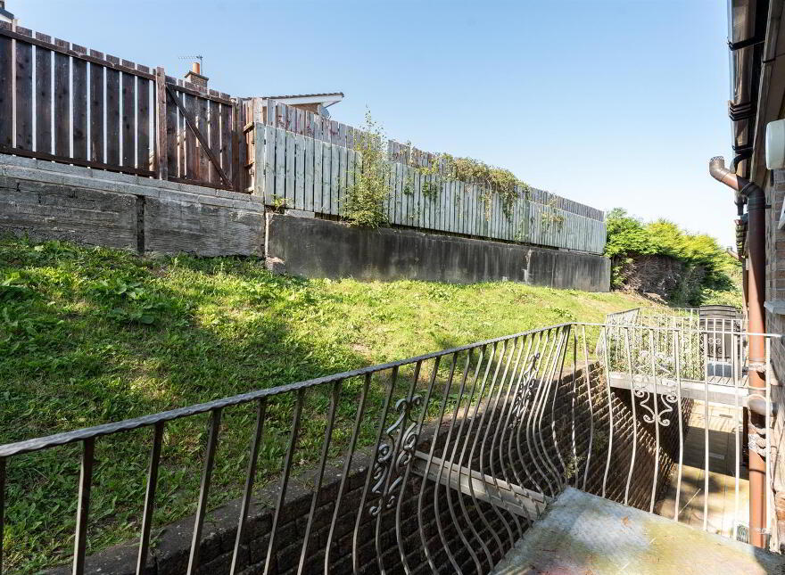Apt 5 Glen Vale, 43 Glen Road, Comber, BT23 5LL