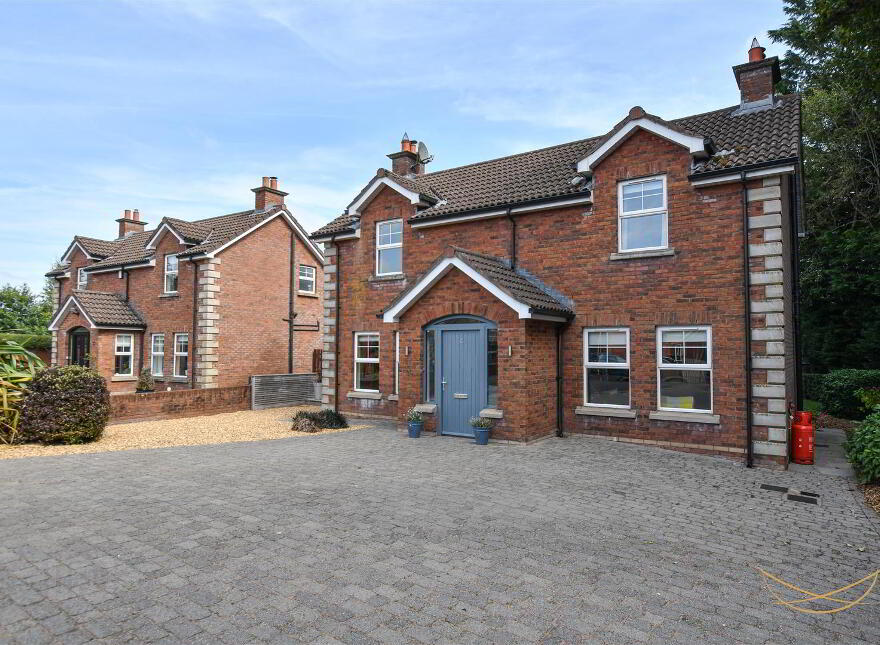 4 Claughlin Manor, Ballyclare, BT39 9LH