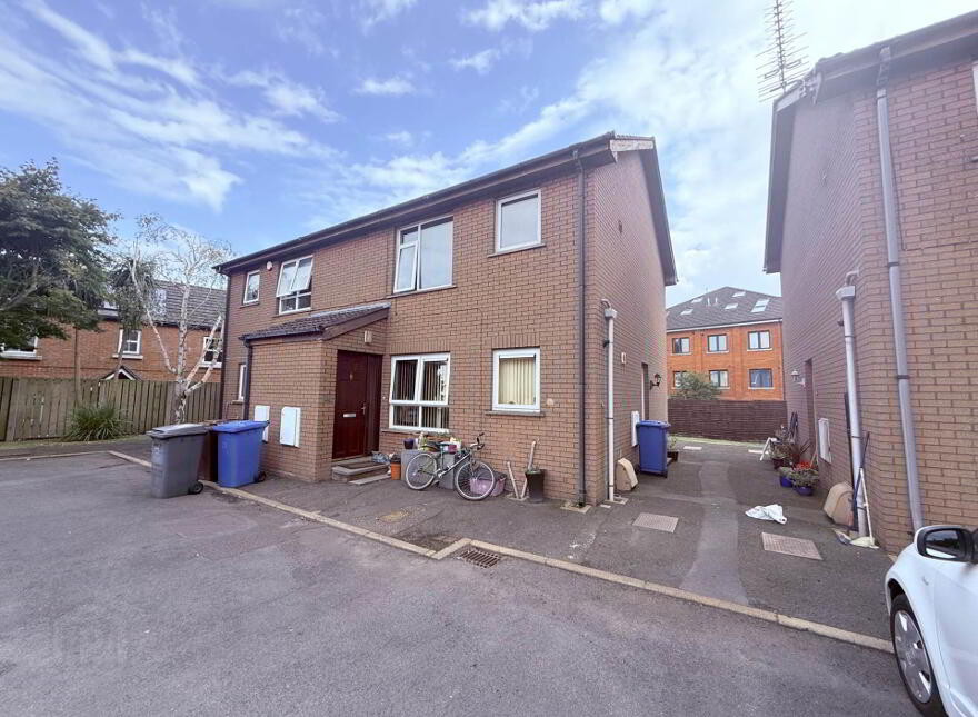 24 Ravenhill Court, Ravenhill, Belfast, BT6 8FS photo