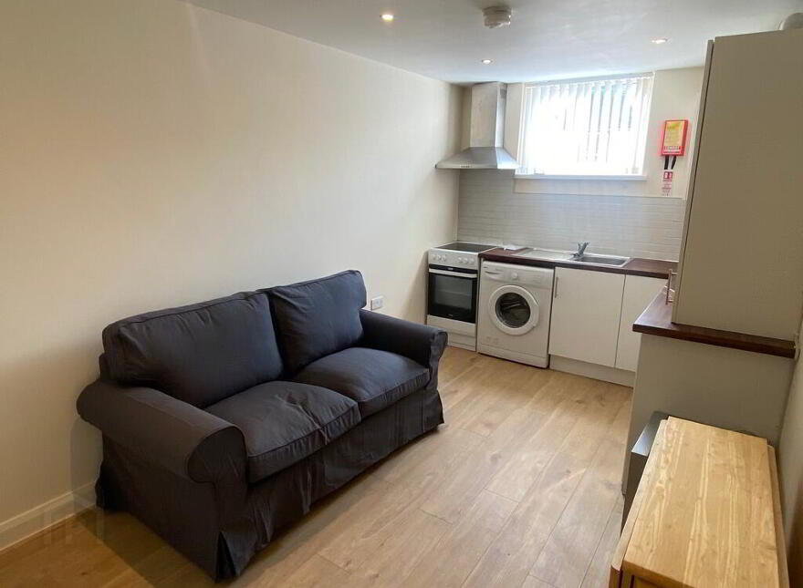Flat 4, 24 Cromwell Road, Belfast, BT7 1JW