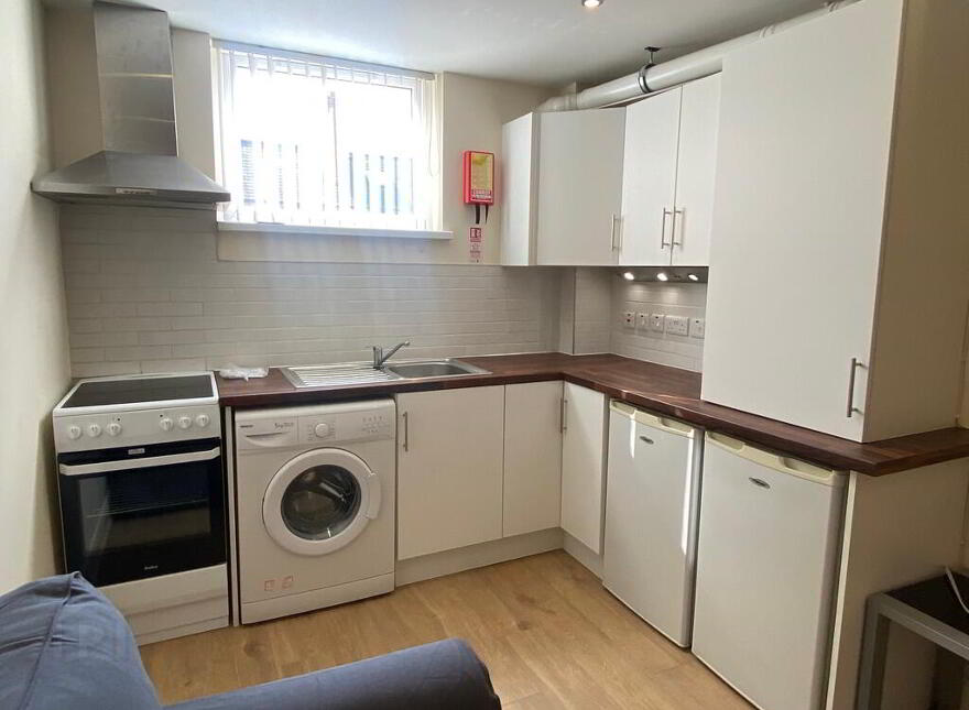 Flat 4, 24 Cromwell Road, Belfast, BT7 1JW