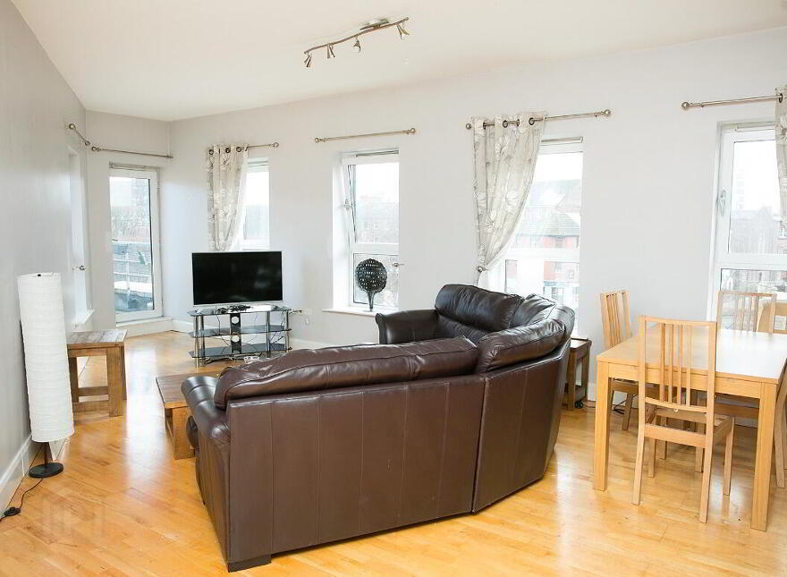 E.4.1 Whitehall Square Penthouse, Lisburn Road, Belfast, BT12 5EG