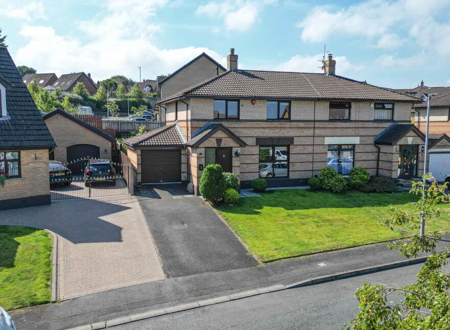 32 Hollybrook Avenue, Newtownabbey, BT36 4ZL