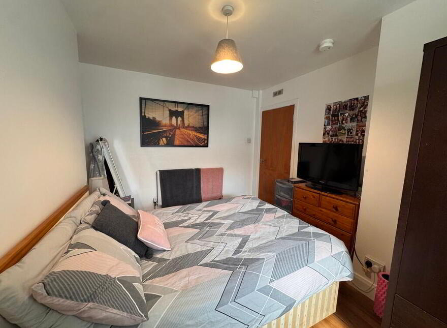 102 Ulsterville Avenue, Belfast, BT9 7AR