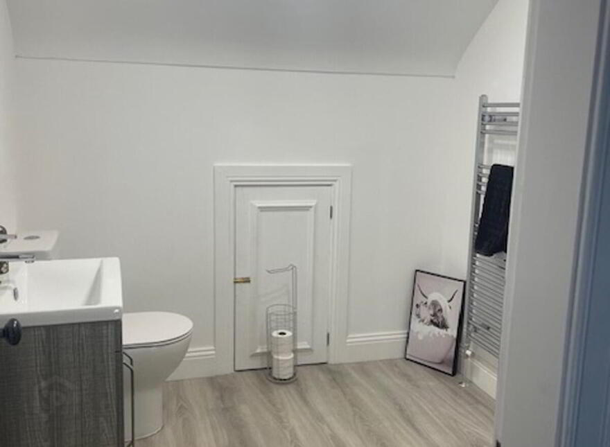 The Bank Managers Apartment 11 11 Main Street, Irvinestown, BT94 1GJ photo