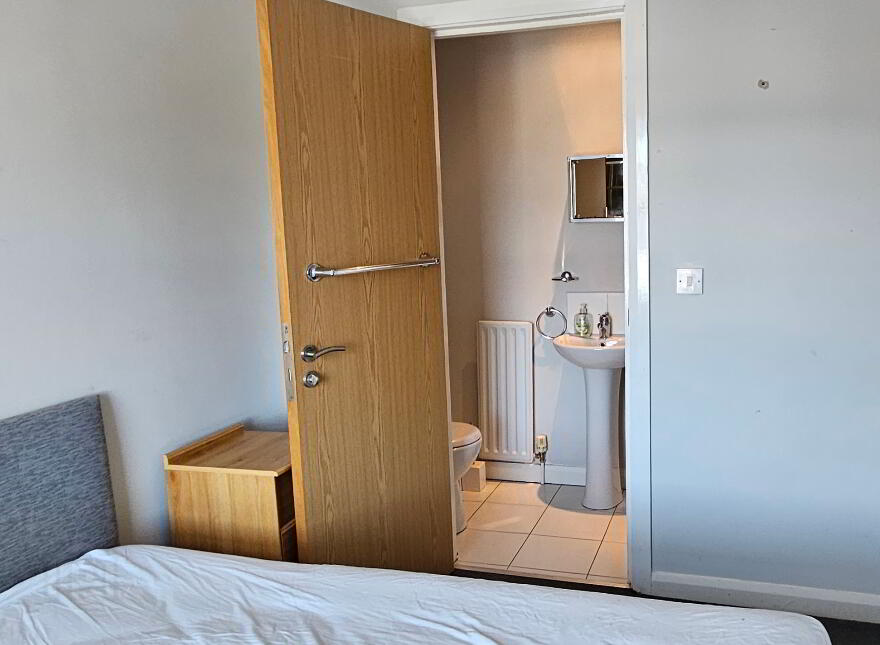 Unit 5, 1b Ravenscroft Avenue, Belfast, BT5 5BA
