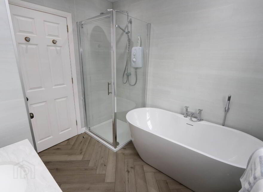 24 Hollybank, Lisnaskea, BT92 0GE