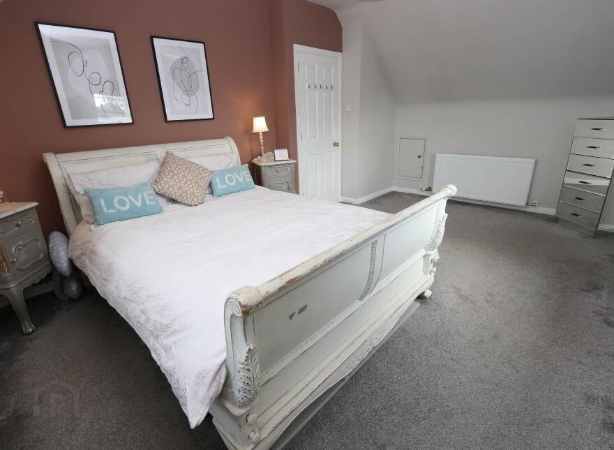 24 Hollybank, Lisnaskea, BT92 0GE