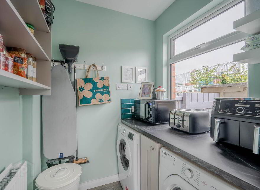 184 Connsbrook Avenue, Belfast, BT4 1JY