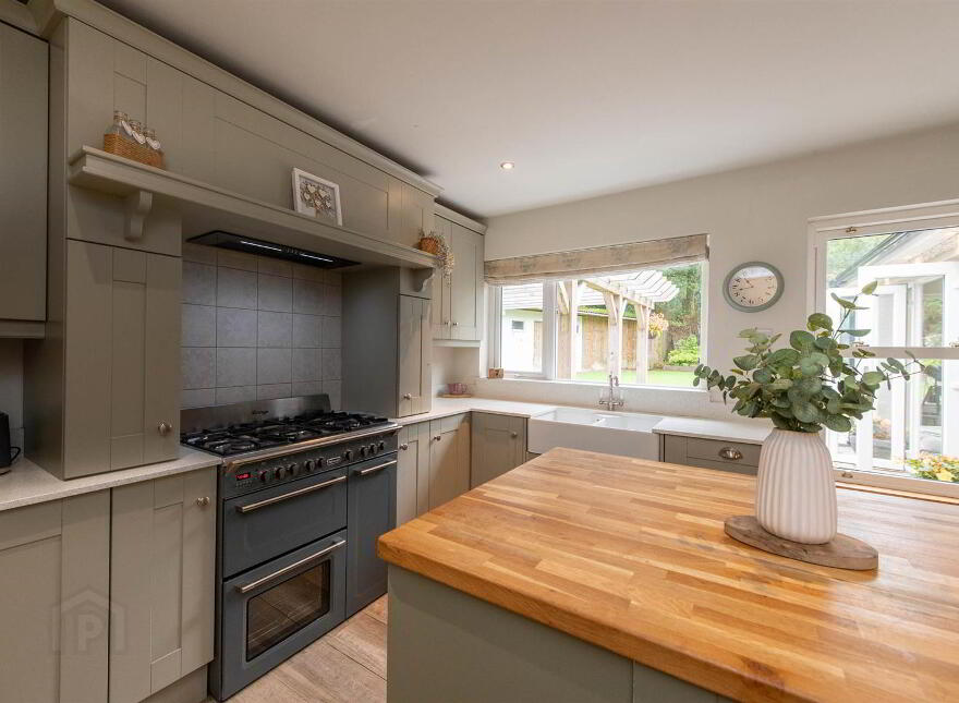 50 Old Park Road, Ballynahinch, BT24 8LY