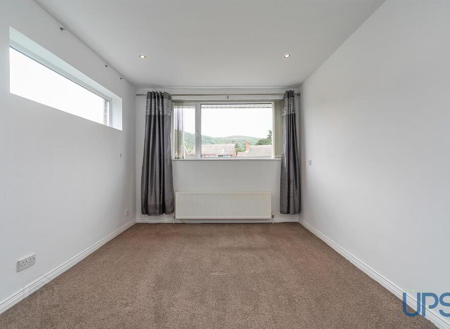 12 Coolnasilla Park South, Glen Road, Belfast, BT11 8LF